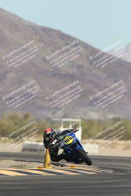 media/Oct-30-2025-Racers Edge (Thu) [[dabbdaf680]]/3-B Group/Session 2 (Turn 14)/